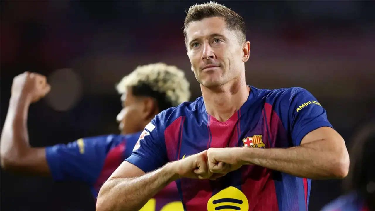 برشلونة يحدد شرطًا لتمديد عقد ليفاندوفسكي